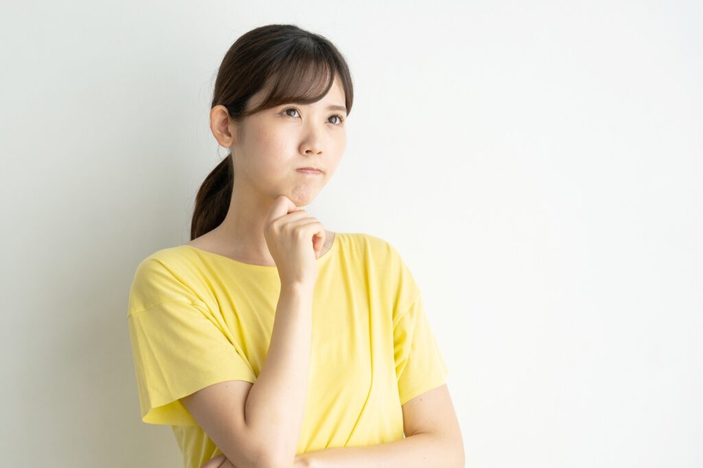 無理やりという噂を検証する女性