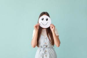 親にバレないか心配する学生