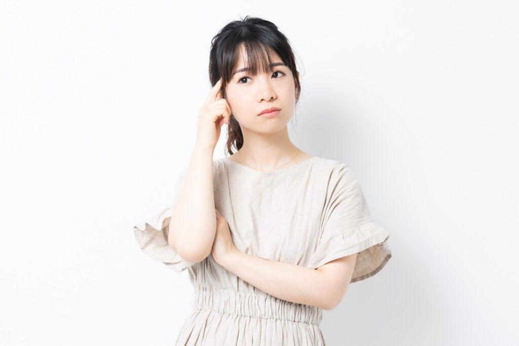 将来への影響を考える女性